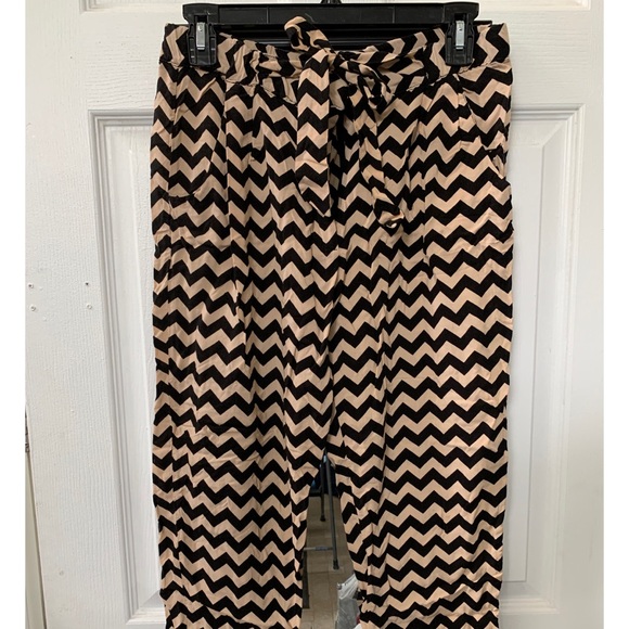 Chevron Tan and Black Capris - Picture 1 of 2